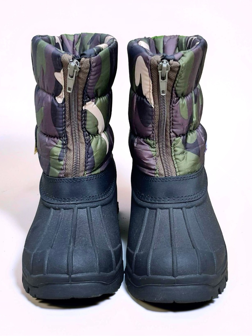 Like New! Après Youth Camo Insulated Winter Snow Boots Size 4Y Waterproof Zip